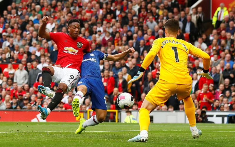 Kebijakan Transfer Manchester United Melawan Arus Budaya Sepak Bola Modern