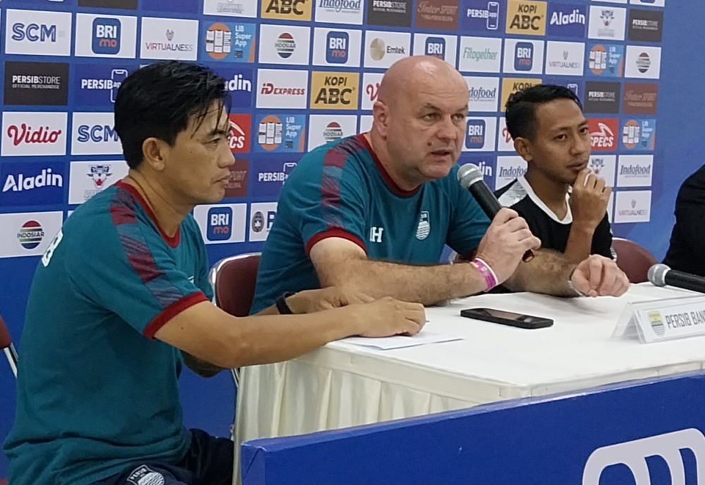 Imbang Melawan Bali United, Bojan Hodak Soroti Pertahanan Persib