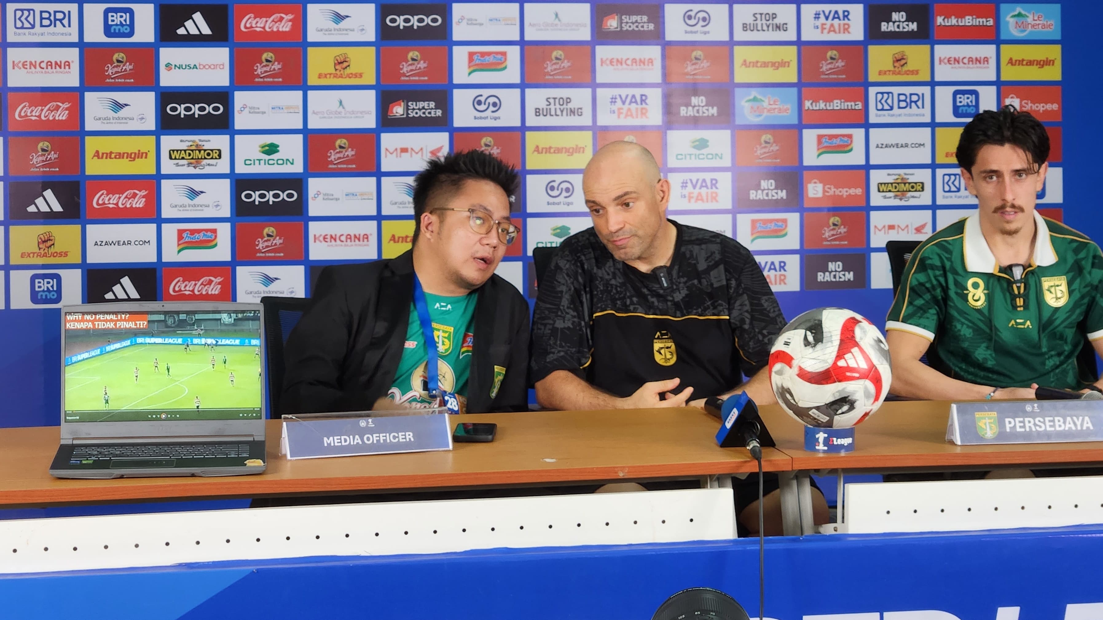 Bawa Laptop ke Konferensi Pers, Bernardo Tavares Tunjukkan Kesalahan Wasit Ketika Persebaya Ditekuk Madura United