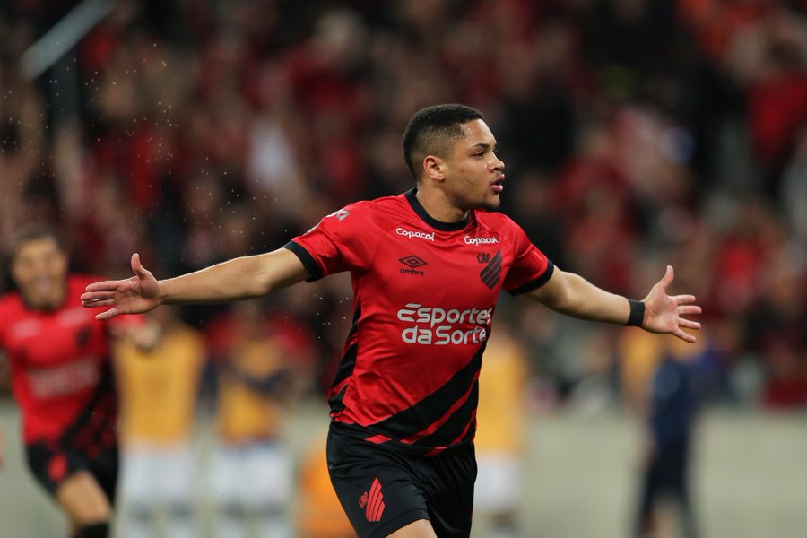Barcelona Amankan Wonderkid Brasil, Vitor Roque