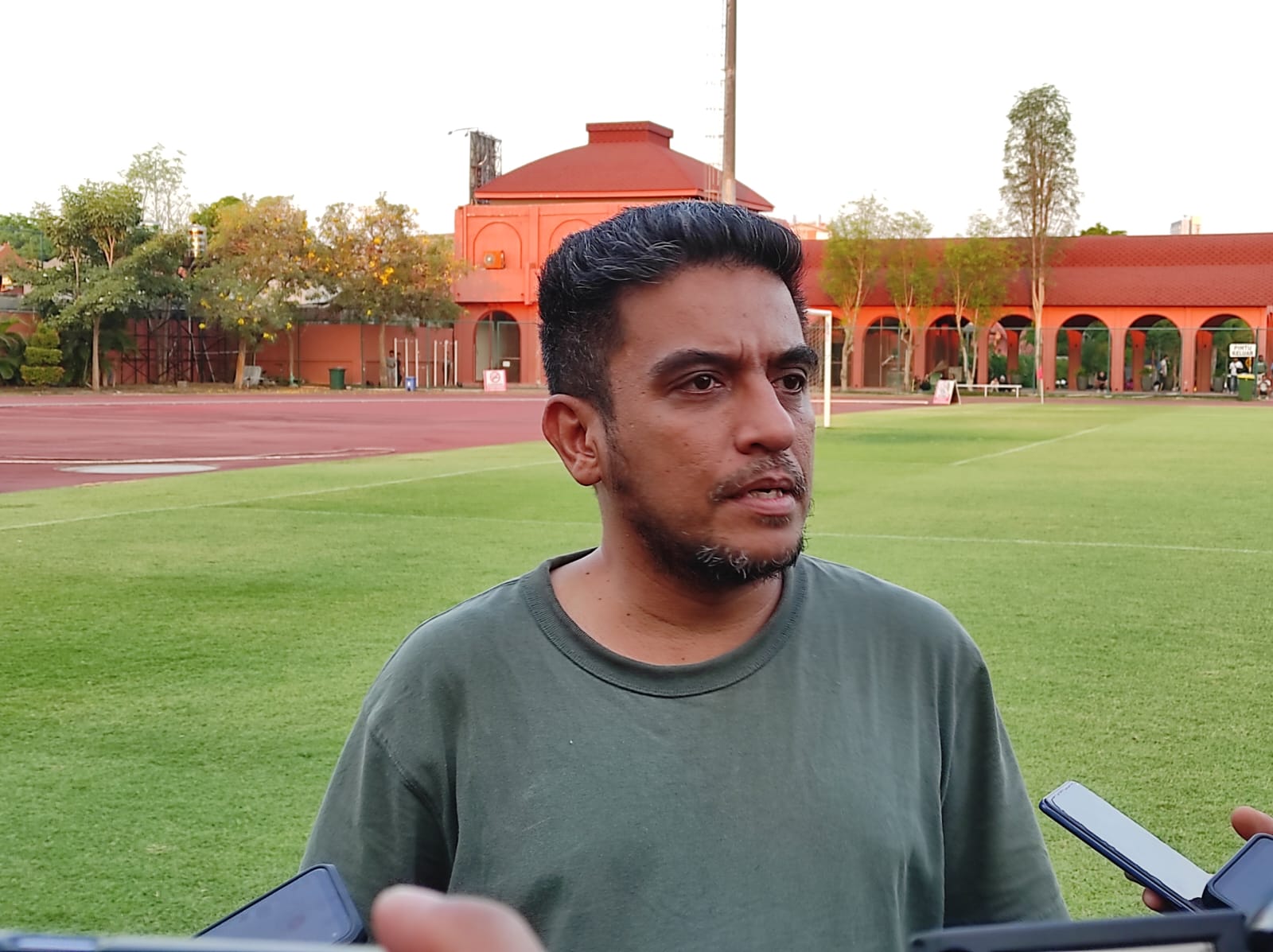Respons Manajer Persebaya soal Rumor Cuci Gudang dan Perekrutan Pemain