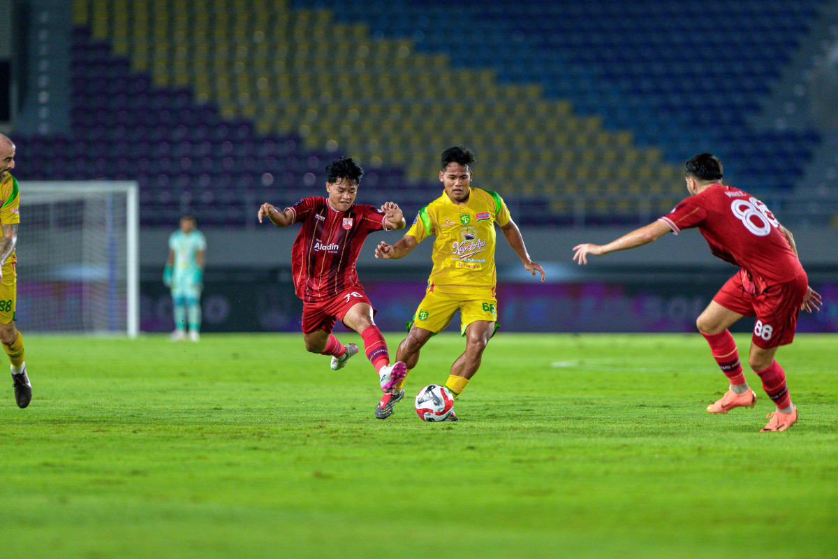 Hasil Super League 2025/2026: Persebaya Gagal Kudeta Dewa United, Persis di Ujung Tanduk
