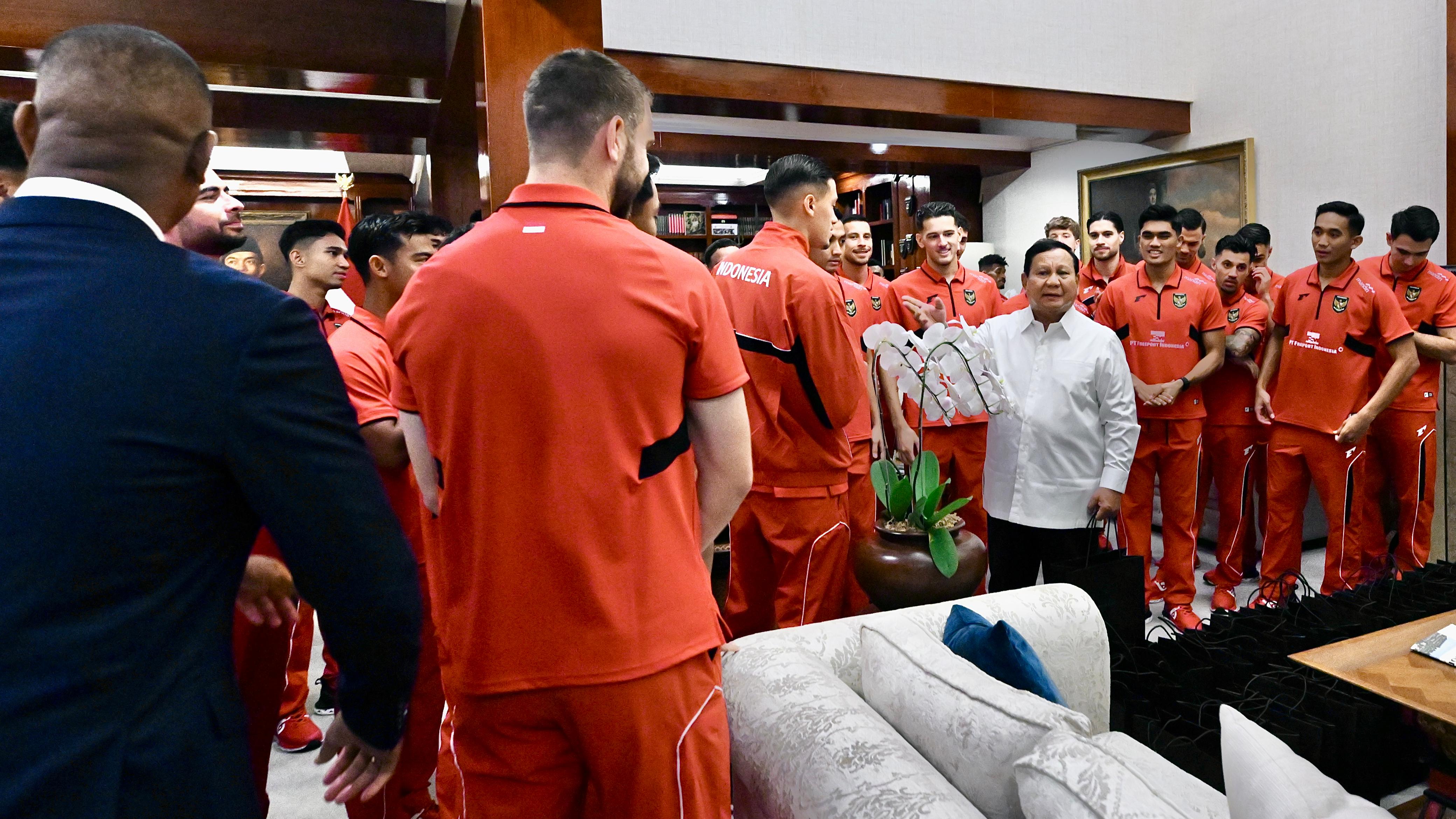Presiden Prabowo Ajak Skuad Timnas Indonesia Makan Siang di Kertanegara