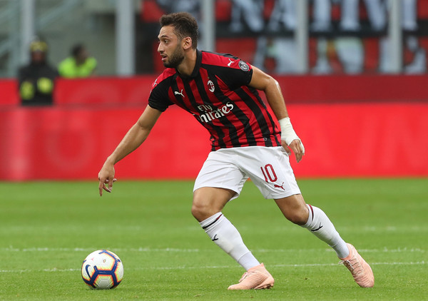 AC Milan Bersedia Jual Hakan Calhanoglu ke Torino, tetapi...