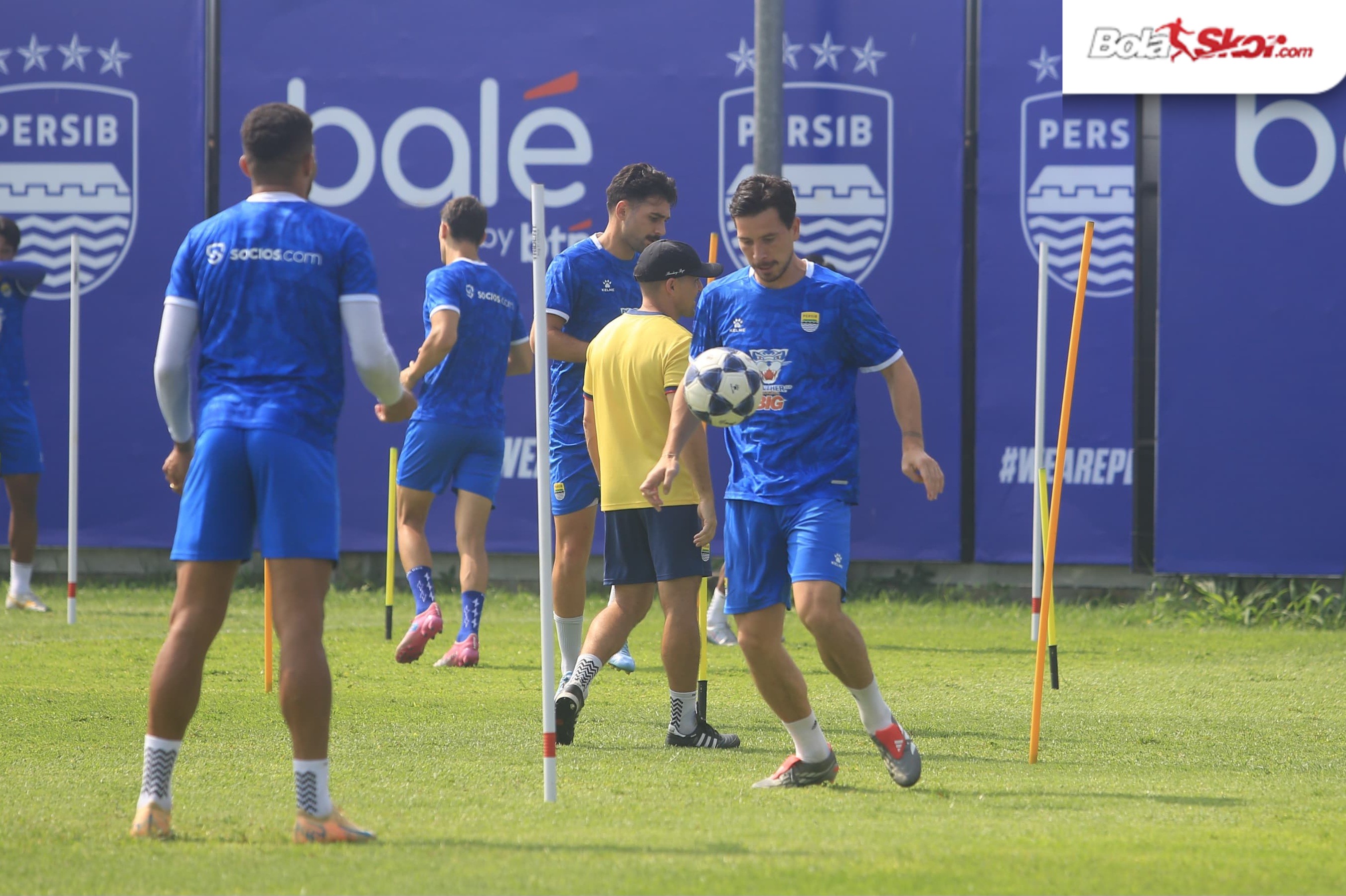 Thom Haye Puji Penampilan Beckham Putra dan Eliano Reijnders bersama Timnas Indonesia