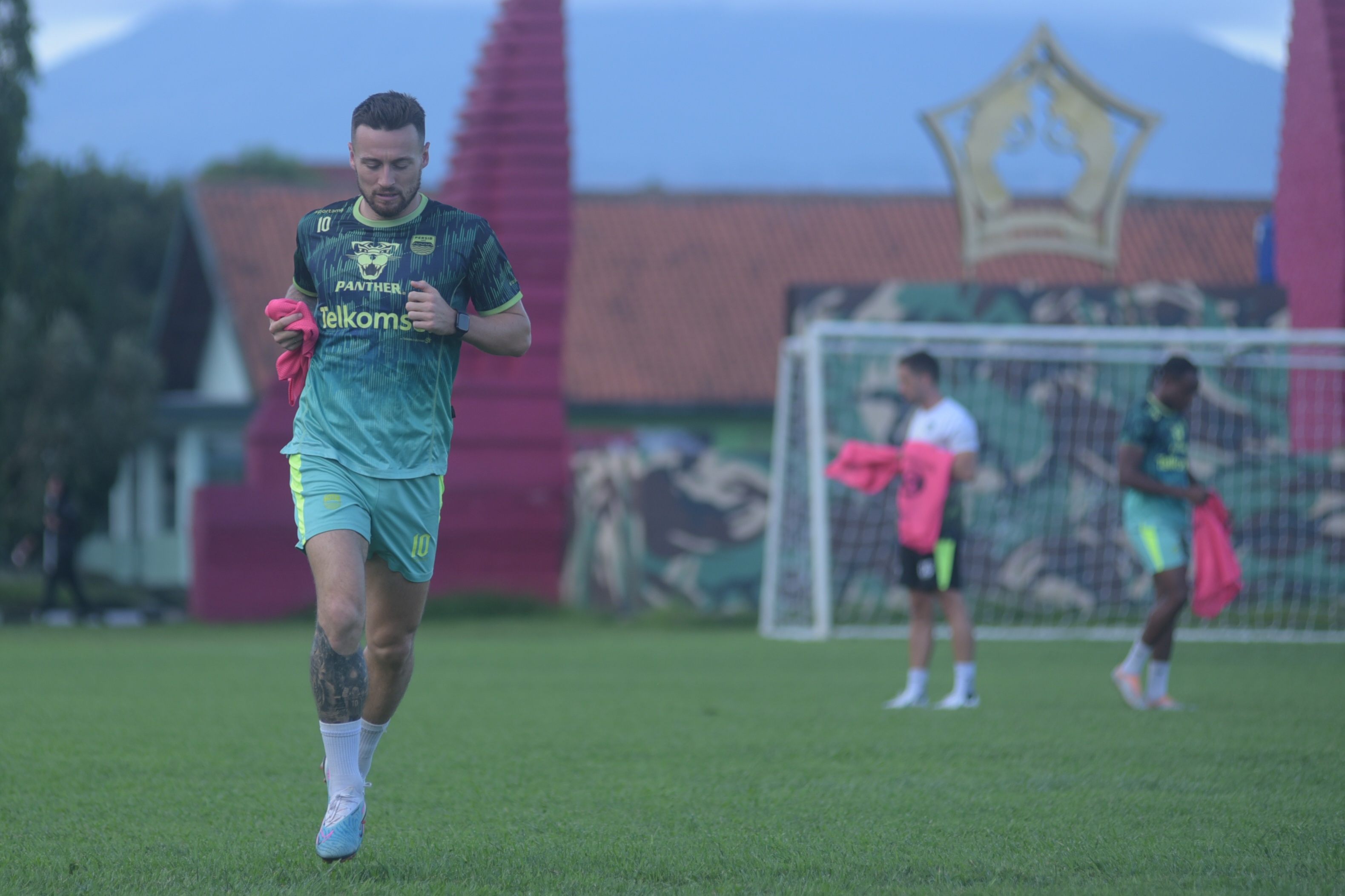 Persib Melawan Persija Batal, Marc Klok Tatap Serius Persik