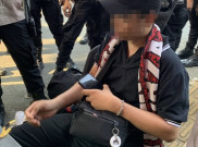 Polisi Tangkap Suporter saat Laga Timnas Indonesia Vs Irak, Bawa Miras hingga Flare