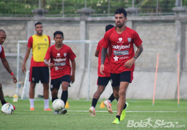 Masuk Daftar Sri Pahang FC, Stefano Lilipaly Dipuji Thomas Dooley