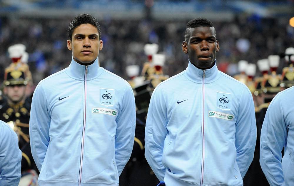 Manchester United Masih Berupaya Selipkan Pogba dalam Negosiasi Varane