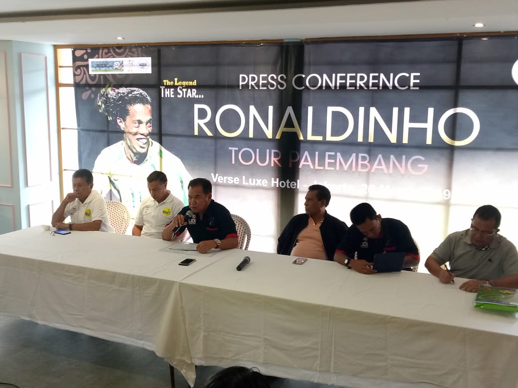 Batal ke Palembang karena Kendala Izin, Ronaldinho akan ke Jakarta