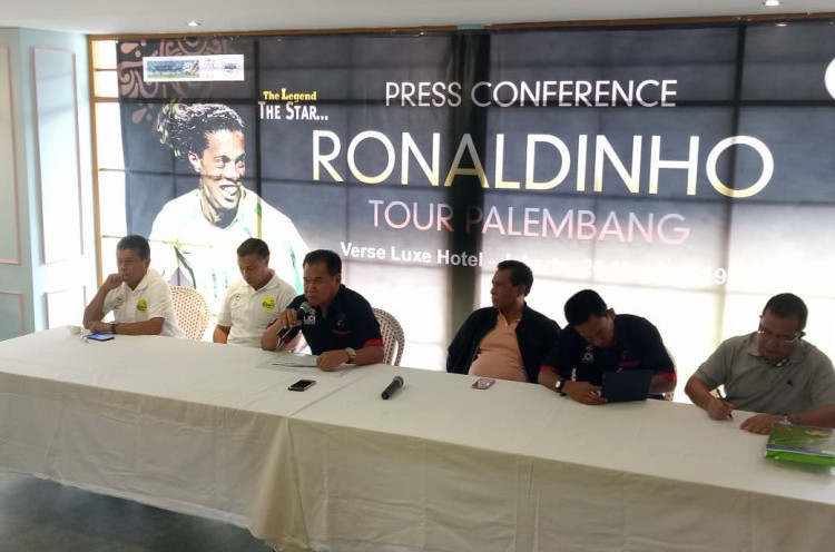 Batal ke Palembang karena Kendala Izin, Ronaldinho akan ke Jakarta
