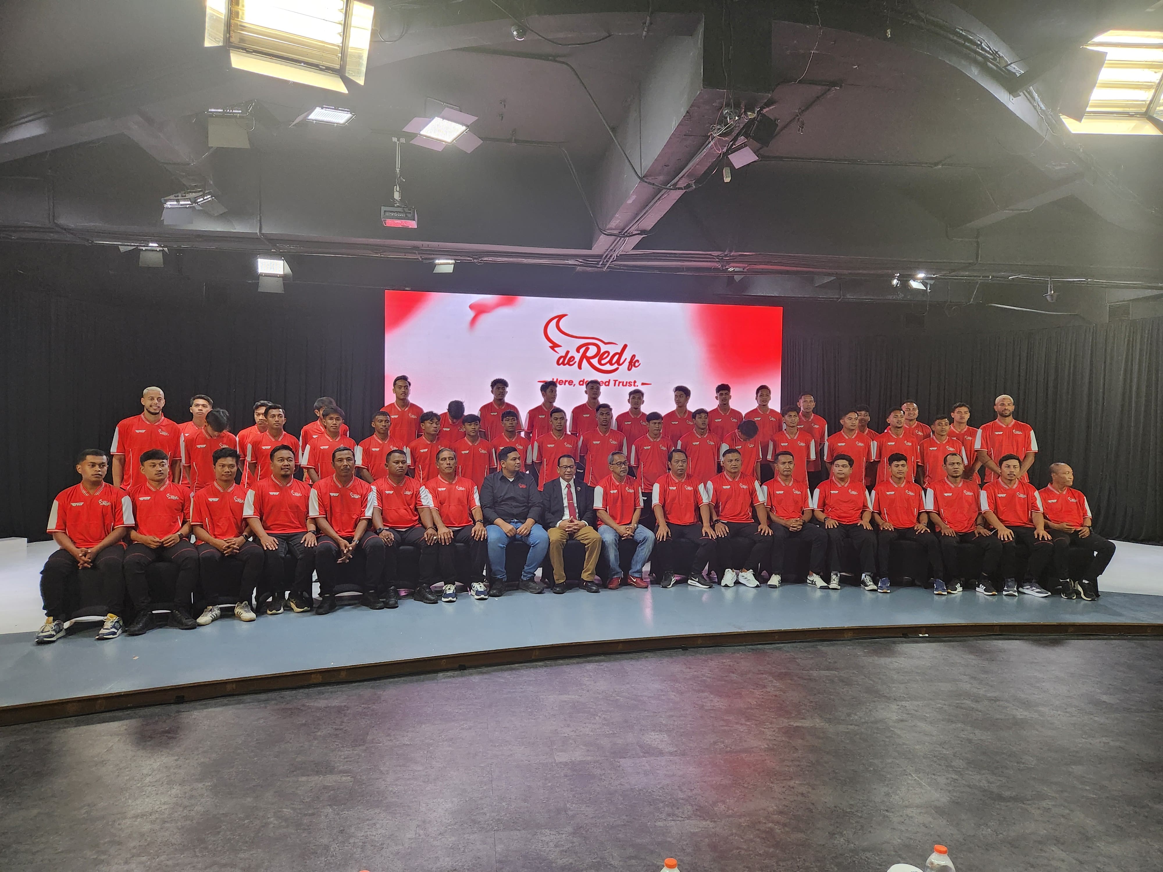 Tunjuk Aji Santoso Jadi Pelatih, De Red FC Berambisi Menghidupkan Marwah Sepak Bola Surabaya