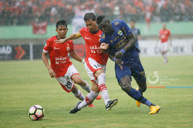 Diminati Banyak Klub, Ezechiel Pilih Bertahan di Persib