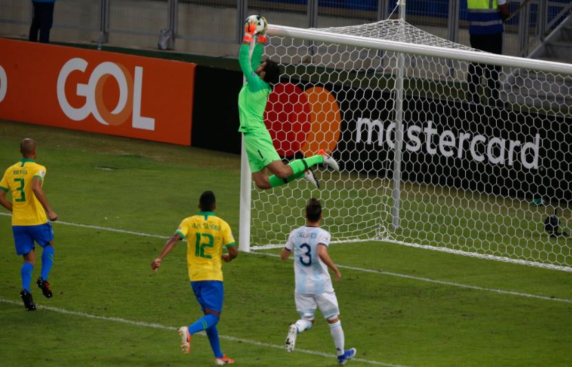 Alisson Becker Perpanjang Penantian Gelar Lionel Messi dengan timnas Argentina