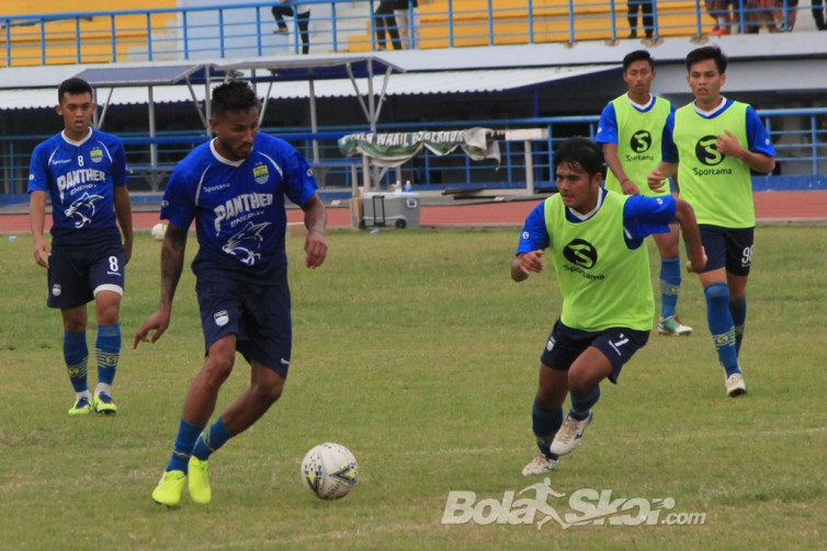 Pelatih Persib Robert Alberts Berharap Dua Striker Asingnya Jadi Top Skorer Lanjutan Liga 1