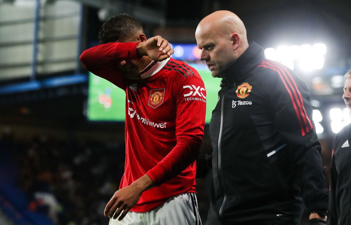 Erik ten Hag Ungkap Kondisi Cedera Raphael Varane, Berpeluang Absen di Piala Dunia 2022