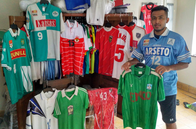 Kisah Kolektor Jersey Legendaris Klub-Klub Indonesia