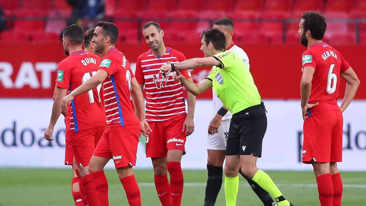 Blunder Wasit Buat Laga Sevilla Vs Granada Berakhir Konyol
