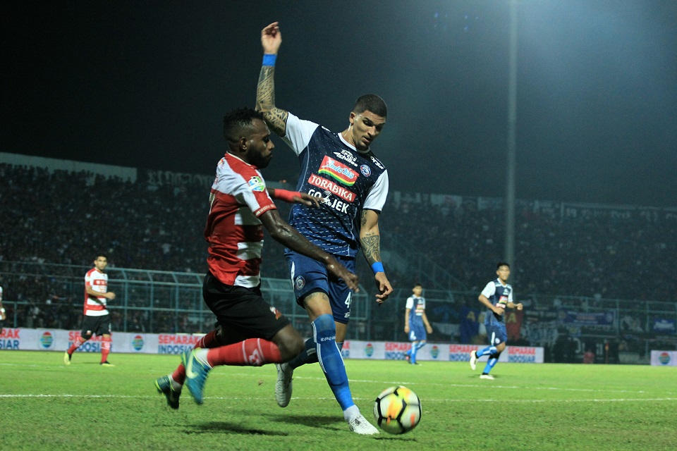 Milan Petrovic Tepati Janji Arema FC Main Serius saat Laga Amal Kontra Madura United