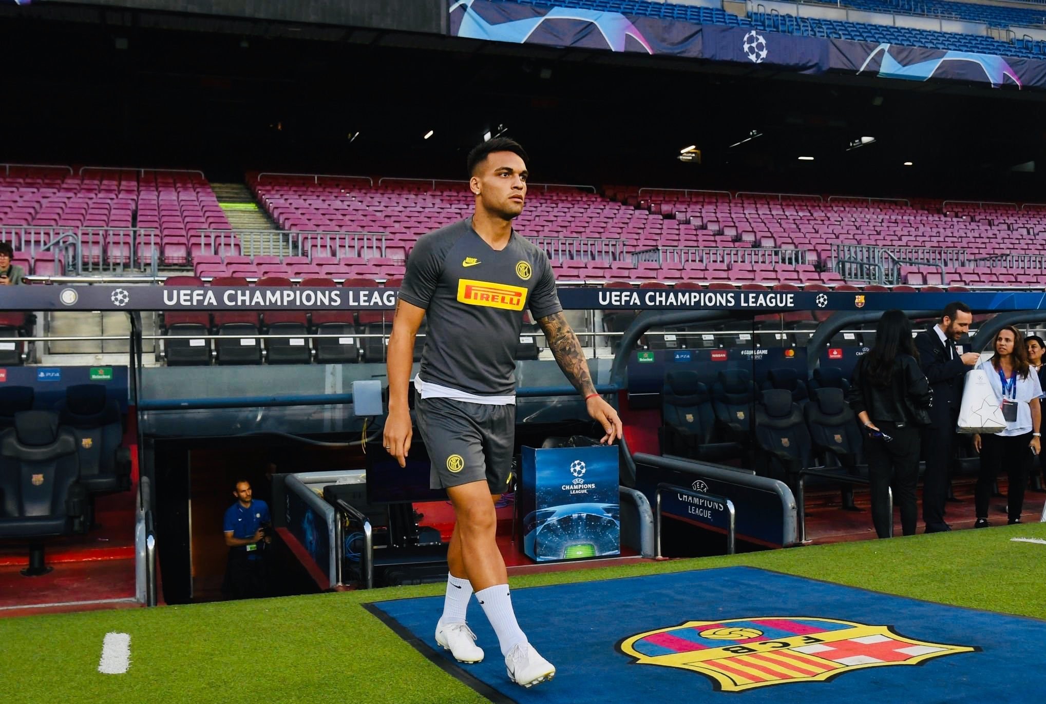 Enggan Menyerah Kejar Lautaro Martinez, Barcelona Siap Berikan Bek Manchester City