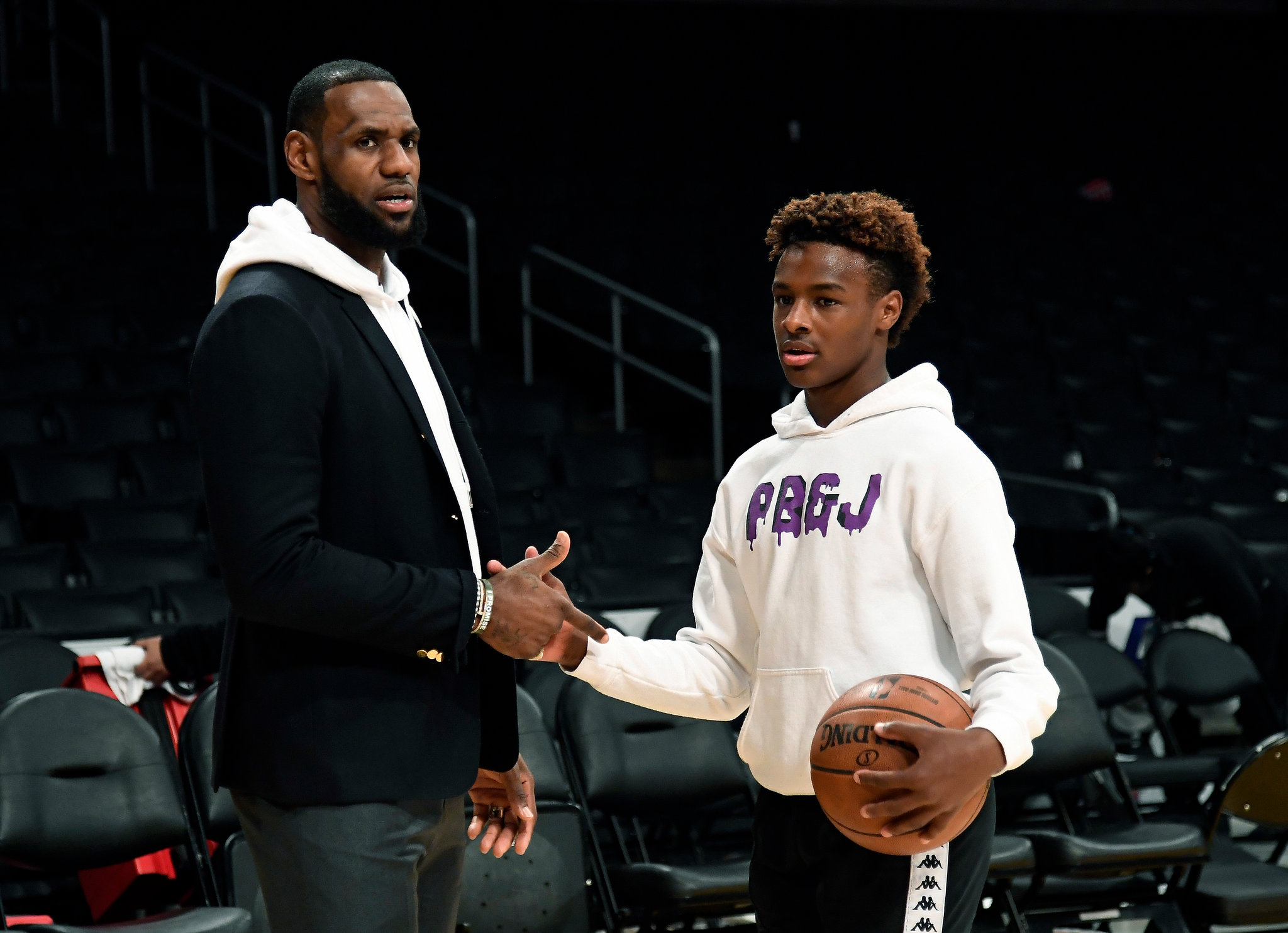 LeBron James Latihan Bareng Anak, Kapan Main Bareng di NBA?