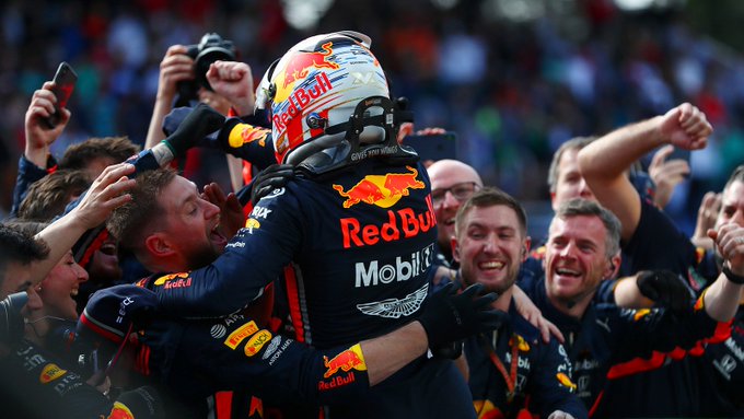 Lomba F1 GP Brasil: Duo Ferrari Tabrakan, Hamilton Dapat Penalti, dan Verstappen Menang 