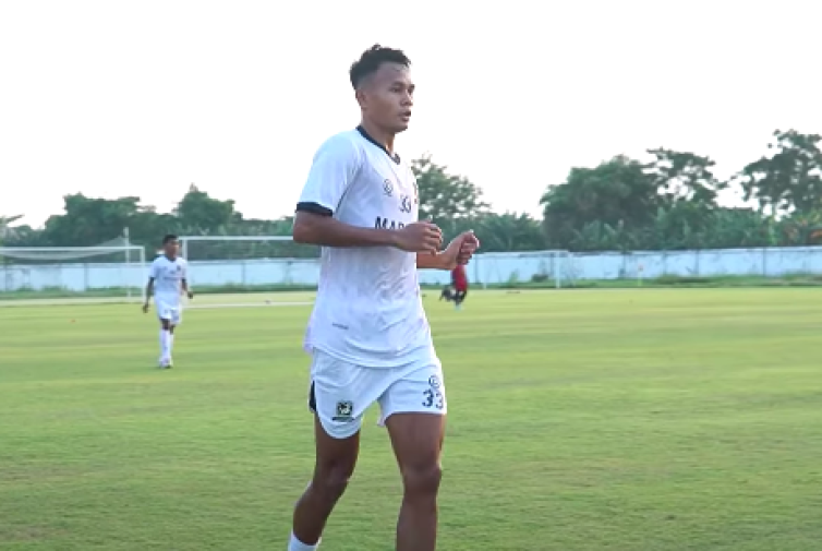 Madura United Bantah Koko Ari Araya Balik ke Persebaya Surabaya