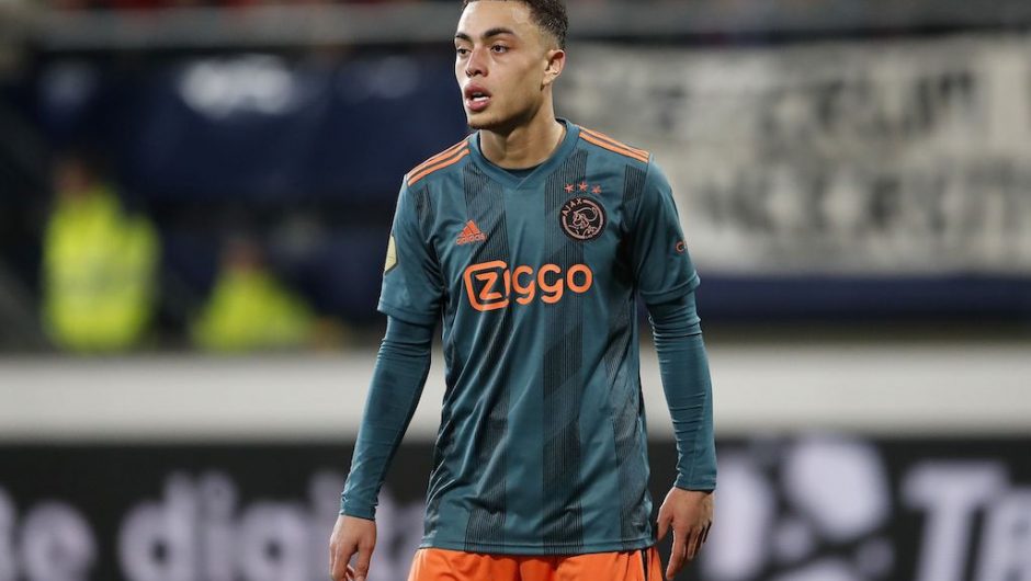  5 Fakta yang Perlu Diketahui dari Sergino Dest, Bek Muda Ajax Incaran Barcelona