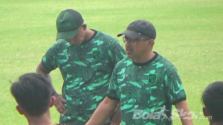 Pelatih Persebaya Berharap Akhir November Liga 1 Bergulir Kembali