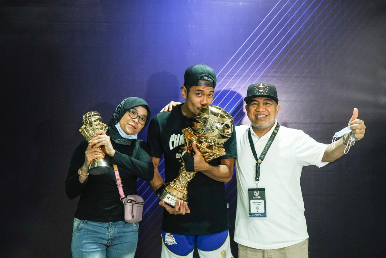 Doa Orang Tua Mengiringi Perjalanan Karier Sandy Ibrahim