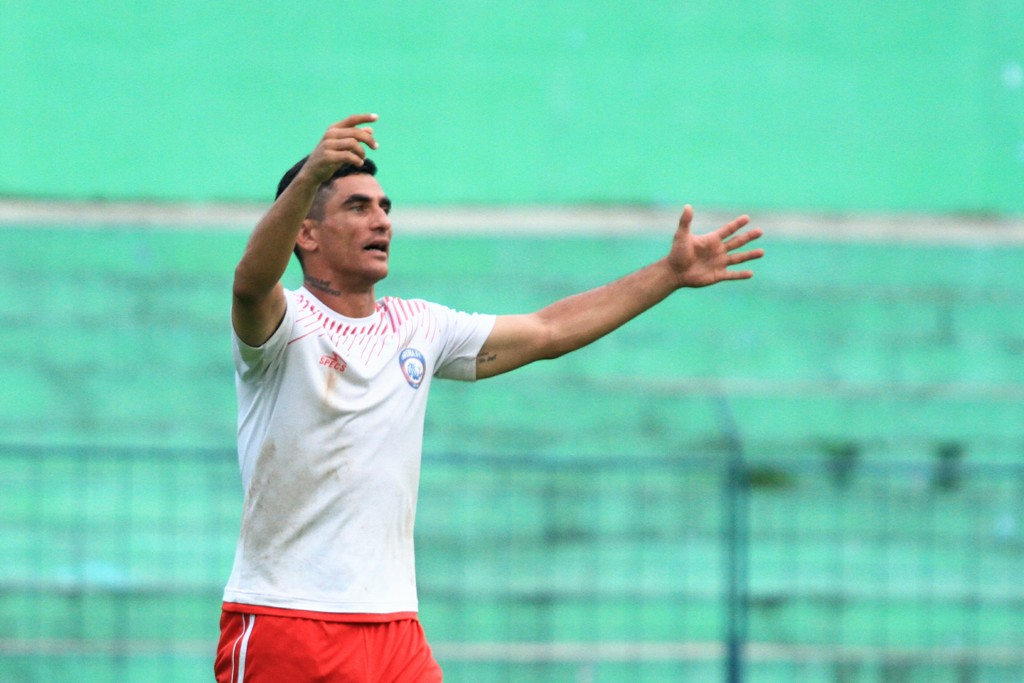 Performa Kiper Jeblok, Arema FC Akhiri Kerja Sama Pelatih Brasil