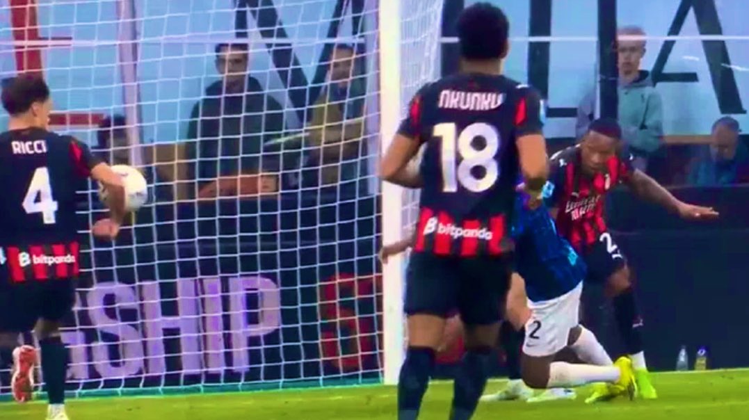 Mantan Wasit Serie A Klaim Inter Harusnya Dapat Tendangan Penalti Melawan Milan