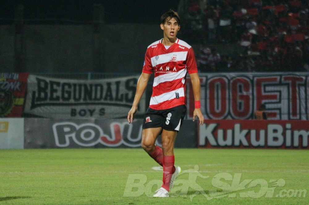 Pelatih Timnas Singapura Saksikan Langsung Laga Madura United, Jacob Mahler Dapat Jempol
