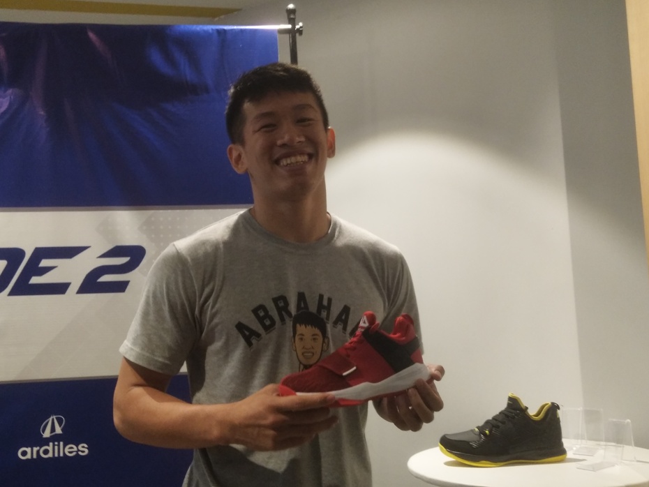 Abraham Damar Jadi Pebasket Indonesia Pertama yang Punya Sepatu Khusus