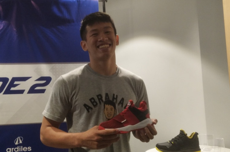 Abraham Damar Jadi Pebasket Indonesia Pertama yang Punya Sepatu Khusus