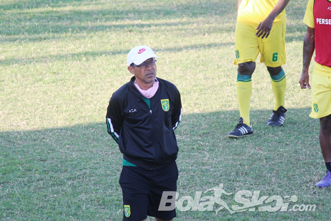 Pelatih Persebaya Persilakan Pemain Ikut Fun Football