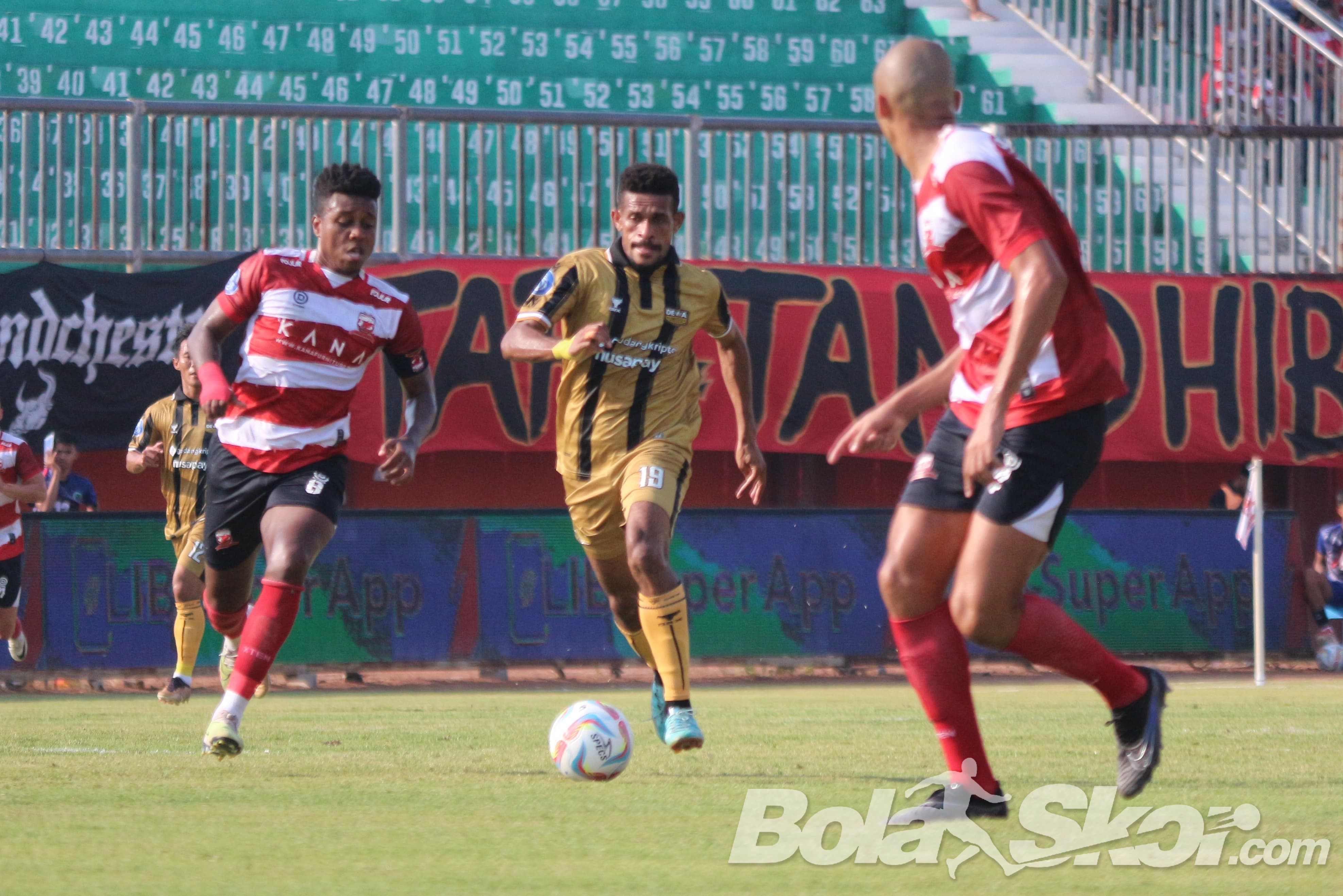 Serangan Balik Jadi Biang Kerok Madura United Dibantai Dewa United FC