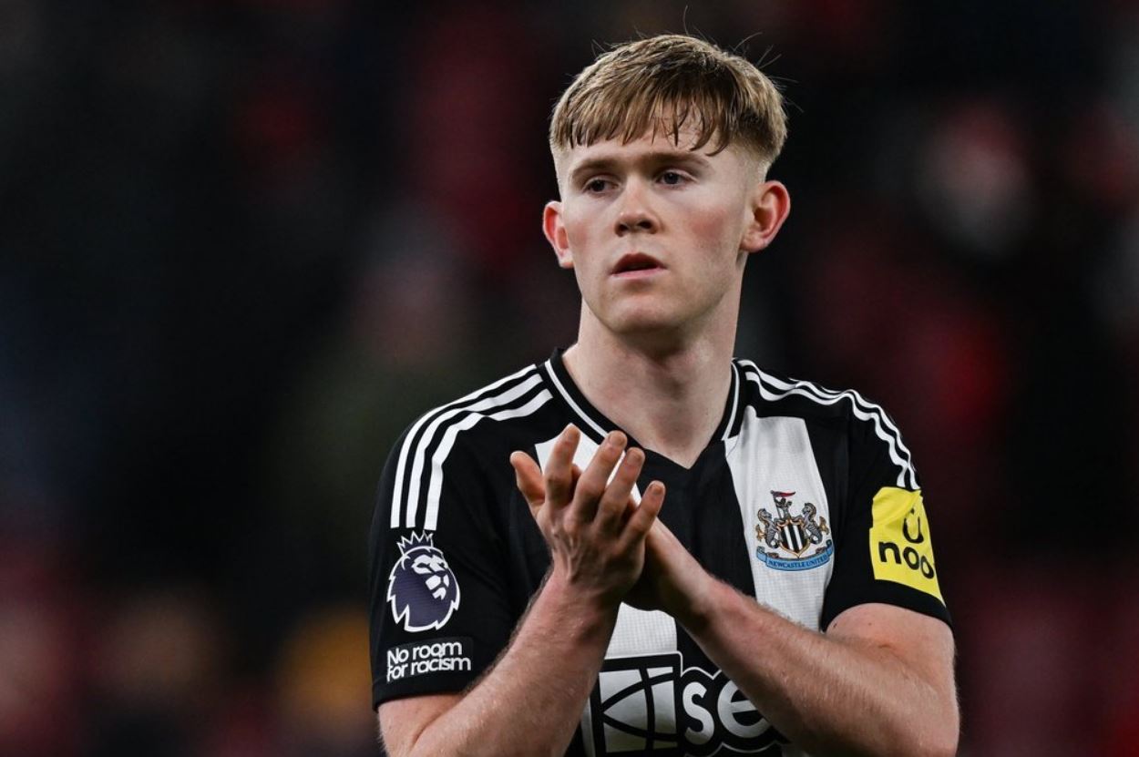 Manfaatkan Kekacauan di Newcastle, Manchester United Intip Peluang Rekrut Lewis Hall