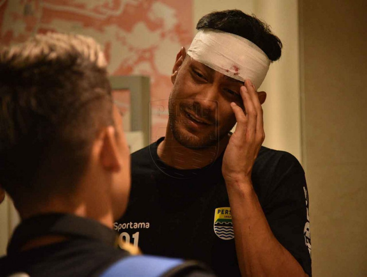 Pelatih Persib Bicara Peluang Omid Nazari Bermain dan Ezechiel N'Douassel