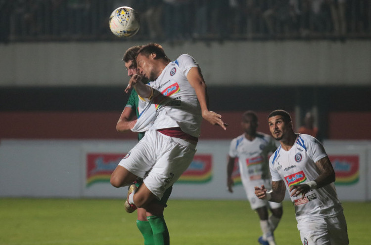 Konsentrasi dan Emosi Jadi Sorotan Milomir Seslija saat Arema FC Kalah 1-3 dari PSS