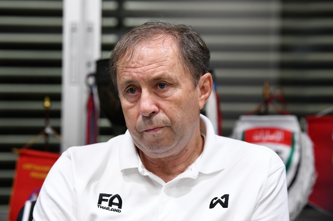 Bukan Timnas Indonesia, Pelatih Thailand Sebut Tim Ini Penantang Gelar di Piala AFF 2018