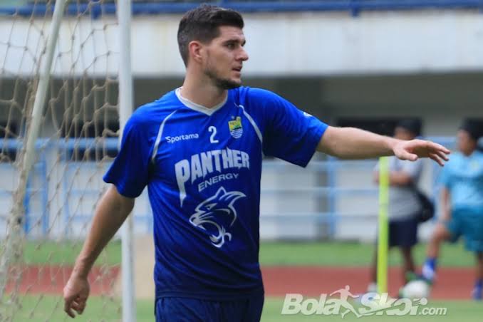 PPKM Jadi Inspirasi Bek Asing Persib Jalani Bisnis Fashion