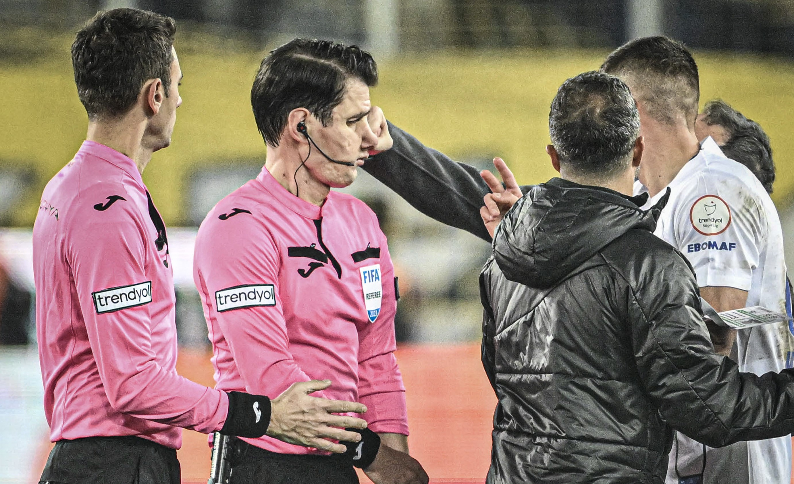 Layangkan Bogem Mentah ke Wasit, Presiden Klub Liga Turki Akan Ditahan