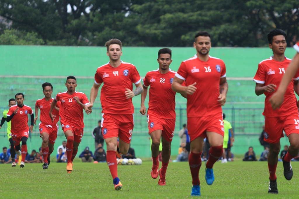 Arema FC Tak Langsung Sodorkan Kontrak ke Dua Pemain Asing Baru, Ini Alasannya
