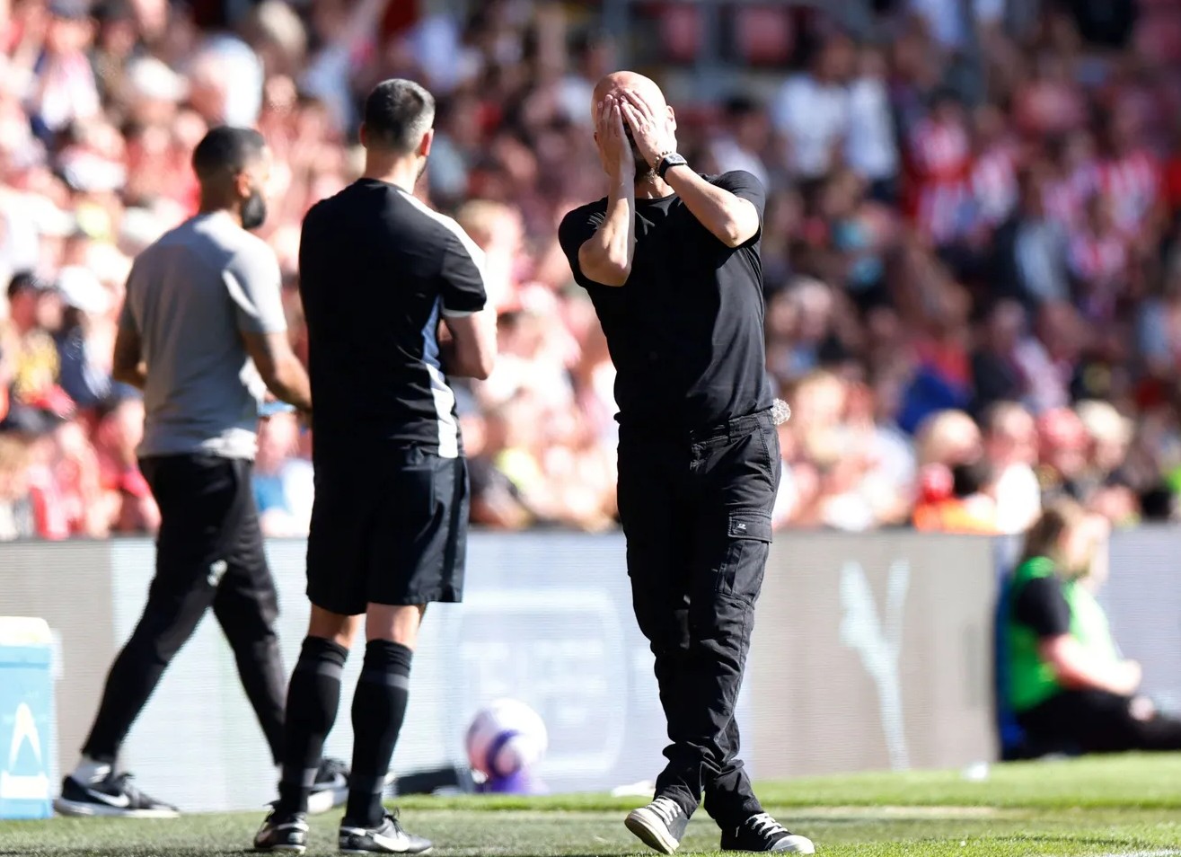 Manchester City Gagal Menang, Permainan Defensif Southampton Bikin Pep Guardiola Frustrasi