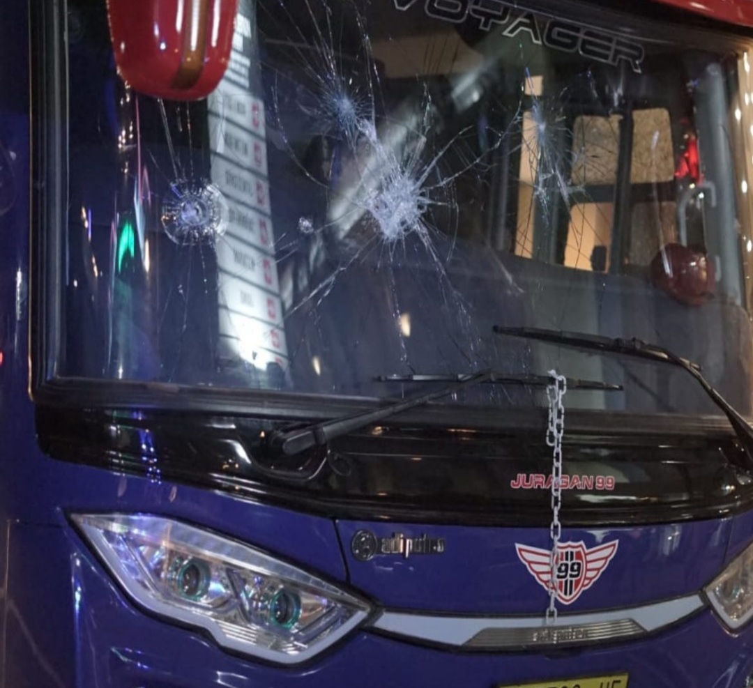 Arema FC Lapor PSSI atas Kejadian Perusakan Bus