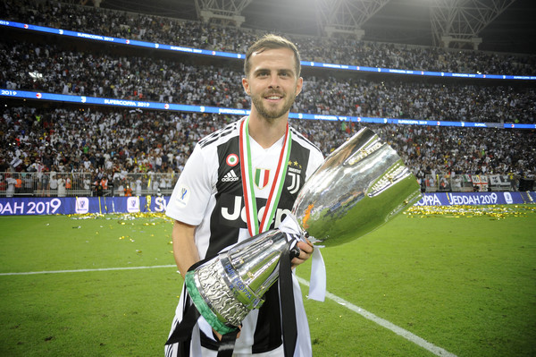 Miralem Pjanic Buka Suara soal Keputusan Tolak Manchester United