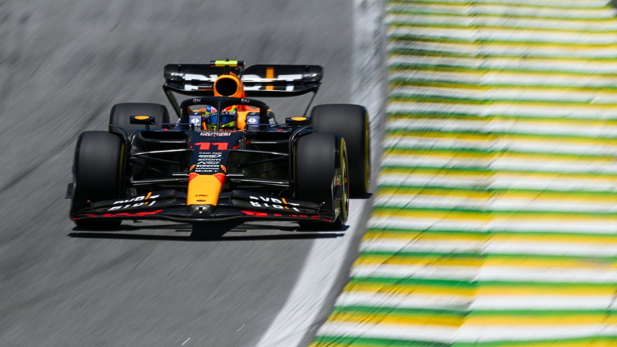 Sergio Perez Tidak Pantas Bersanding dengan Max Verstappen