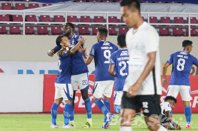 Pelatih Persib Bicara soal Zalnando dan Henhen hingga Teja Paku Alam