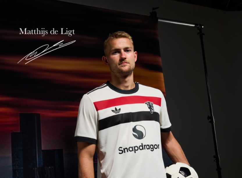 Matthijs de Ligt dan Noussair Mazraoui Reuni dengan Erik ten Hag, Ajax Amsterdam: Manchester is Red
